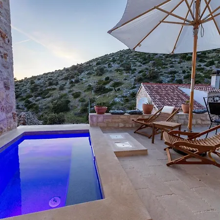 Family Friendly House With A Swimming Pool Cove Zarace, Hvar - 23502 Ferienhaus *