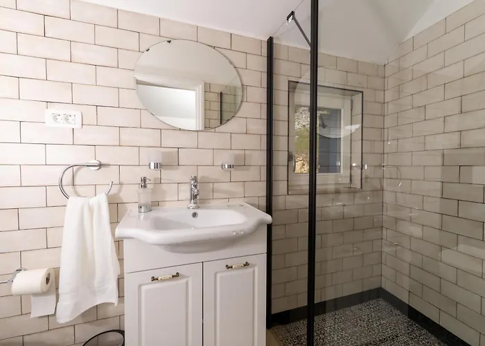 Holiday home Family Friendly House With A Swimming Pool Cove Zarace, Hvar - 23502