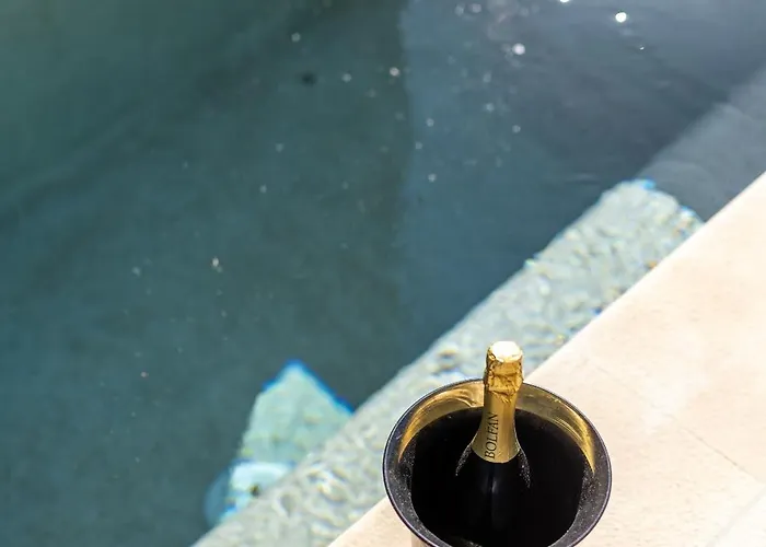 Family Friendly House With A Swimming Pool Cove Zarace, Hvar - 23502 度假居