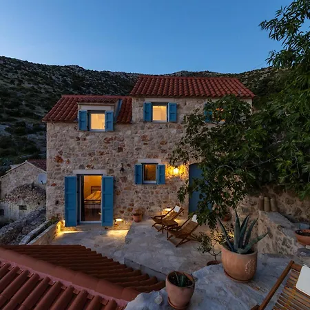 Casa de Férias Family Friendly House With A Swimming Pool Cove Zarace, Hvar - 23502