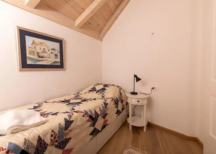 Family Friendly House With A Swimming Pool Cove Zarace, Hvar - 23502 Zarače