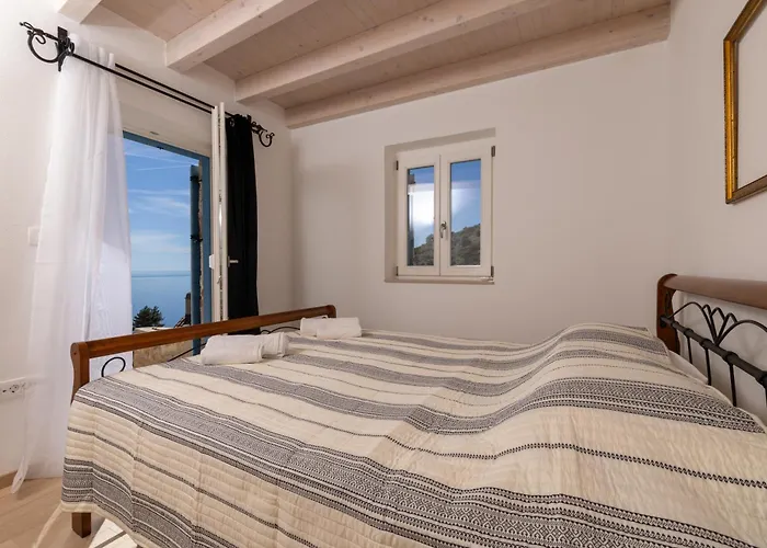 Family Friendly House With A Swimming Pool Cove Zarace, Hvar - 23502 Zarače