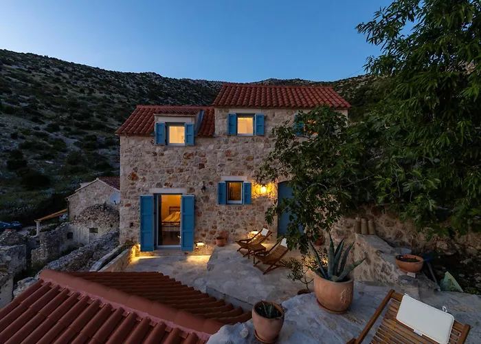 Casa de Férias Family Friendly House With A Swimming Pool Cove Zarace, Hvar - 23502