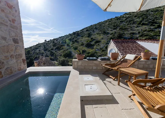 Family Friendly House With A Swimming Pool Cove Zarace, Hvar - 23502 Casa de Férias *